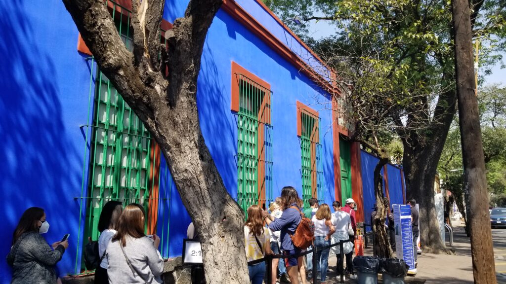 Lines of people to enter Frida's house in Mexico City
